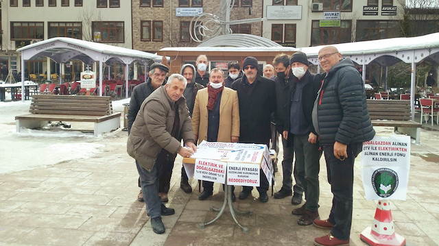 Gümüşhane'de vatandaşlar elektrik konusundaki talepleri için  imza kampanyası başlattı.