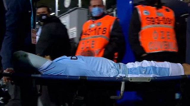 Serdar Gürler, Rizespor maçında sahadan sedyeyle çıkartıldı.