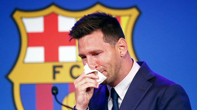 Lionel Messi, Barcelona'dan ayrılırken göz yaşlarını tutamamıştı.
