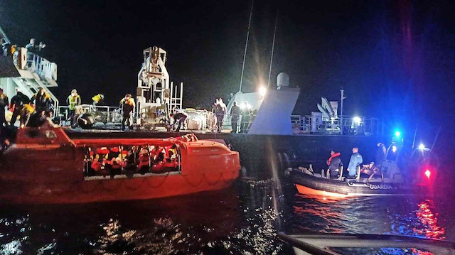 Yunanistan’dan İtalya’ya gitmek üzere yolan çıkan, 239’u yolcu 51’i mürettebat 290 kişinin bulunduğu İtalya bandıralı feribotta yangın çıktı.