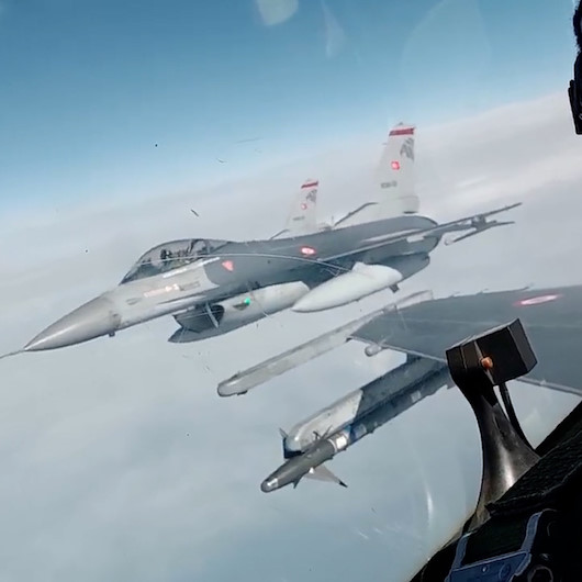 MSB paylaştı: F-16 uçaklarından 35 bin feette yüksek irtifa uçuşu
