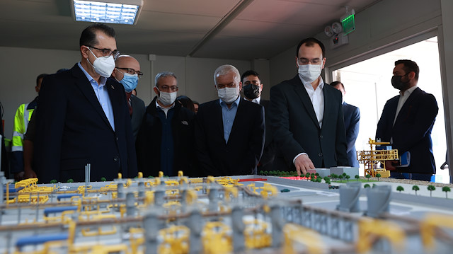 Enerji ve Tabii Kaynaklar Bakanı Fatih Dönmez Türkiye'nin ilk doğal gaz depolama tesisi Silivri Yer Altı Doğal Gaz Depolama Tesisi'nde incelemelerde bulundu.