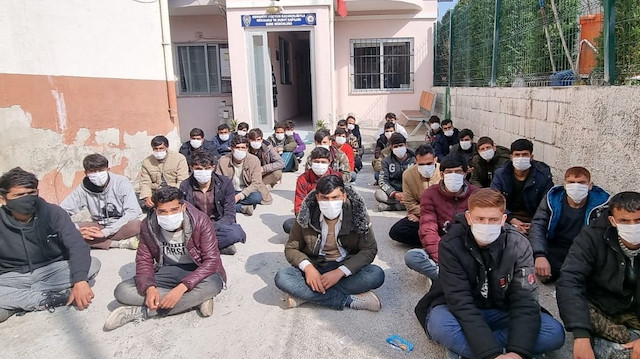 Resmi makamlarca verilmiş kimlik belgesi olmayan 32 Afganistan uyruklu şahıs yakalandı. 