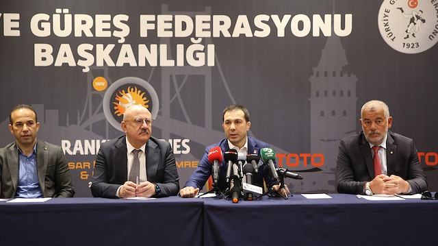 Organizasyonun basın toplantısına Türkiye Güreş Federasyonu Başkanı Şeref Eroğlu (sağ 2), İstanbul Gençlik ve Spor İl Müdürü Burhanettin Hacıcaferoğlu (sol 2), Avrupa Güreş Birliği (CELA) Yönetim Kurulu Üyesi Önder Yahşi (sağda) katıldı.