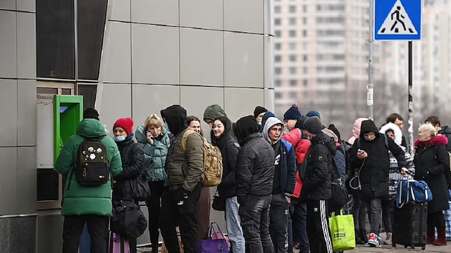 Ukrayna'da panik: ATM, market ve otobüs kuyrukları uzuyor