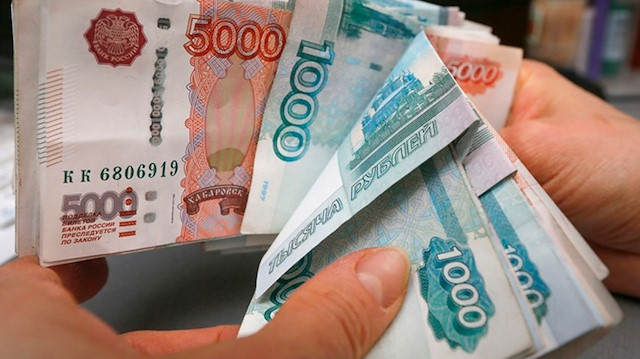 Rus rublesinin değer kaybı artarak devam ediyor.