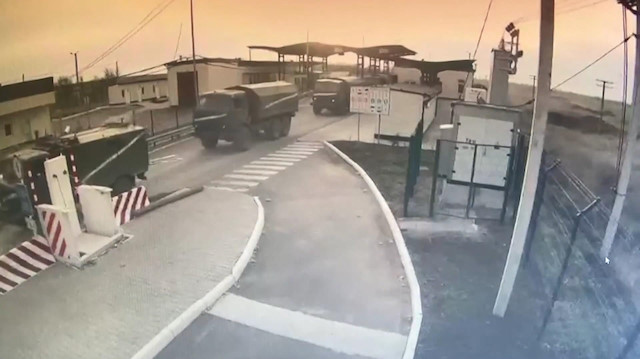 Rus askerleri araçları.