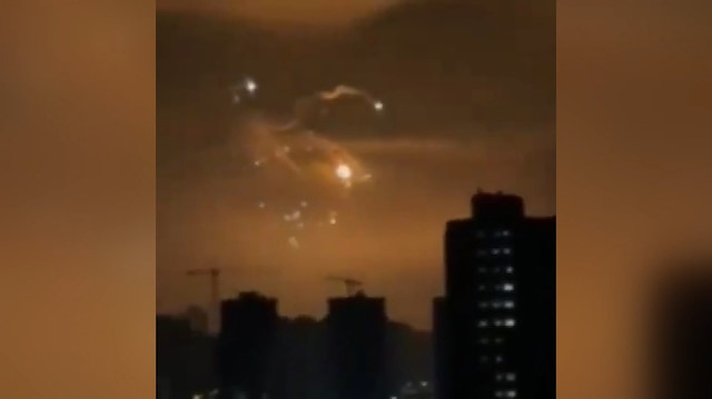 Sivil vatandaşlar hava saldırısı sirenleriyle uyandı. 