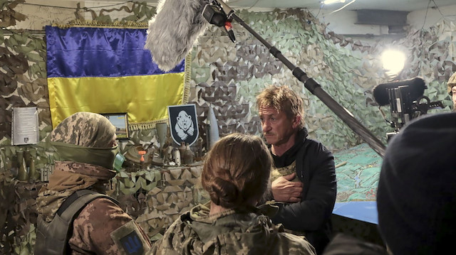 Sean Penn 2021'de Ukrayna ordusuna ait mevzileri ziyaret etmişti.