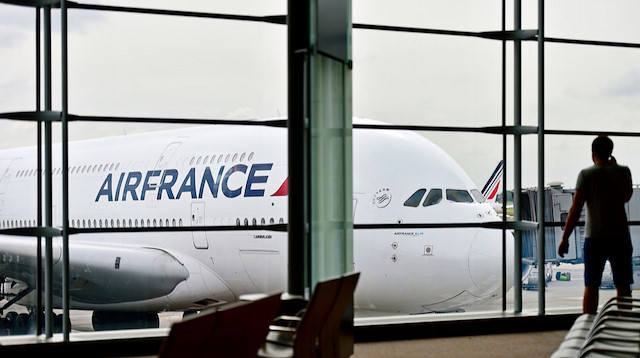Fransa'da namaz kılması "radikalleşme" olarak adlandırılıp uçması engellenen Air France pilotu mahkemece haklı bulundu