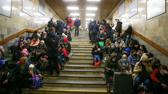 Ukrayna'da metrolar sığınaklara döndü.