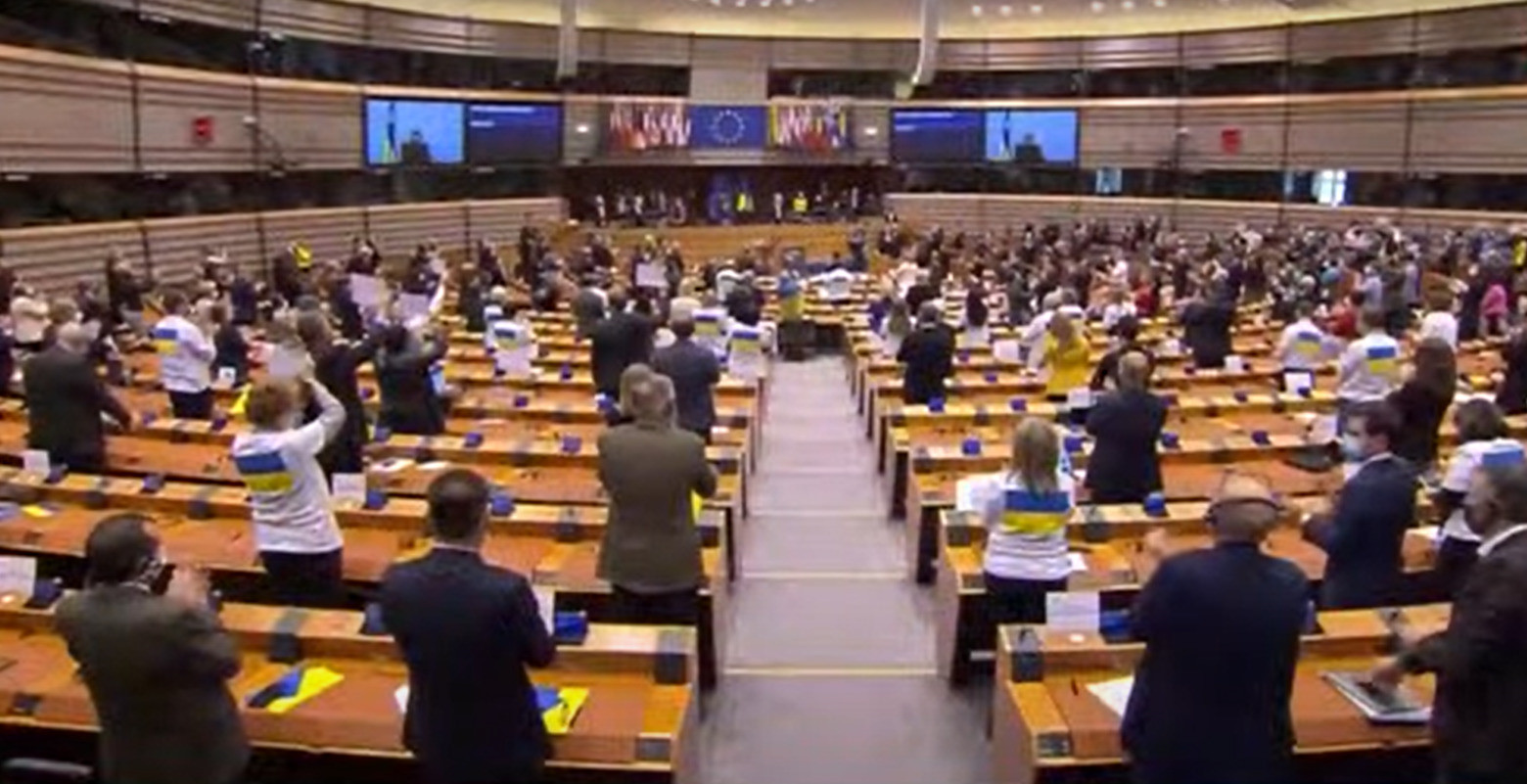 Ukrayna lideri ayakta alkışlandı. 