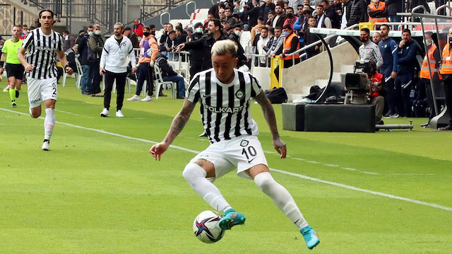 Martin Radruguez bu sezon 21 maçta görev aldı ve 1 gol 2 asistlik performans sergiledi