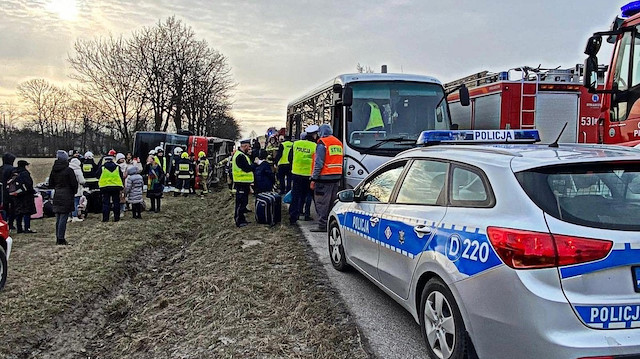 Ukraynalı mültecileri taşıyan otobüs kaza yaptı