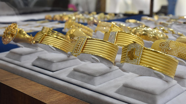 Para ve emtia piyasalarında gözler Rusya ile Ukrayna arasındaki savaşta olmaya devam ediyor. ABD ile Avrupa Birliği ülkeleri başta olmak üzere birçok devletin Rusya’ya karşı yaptırımda bulunması piyasalarda oynaklığı artırıyor. <br><br>