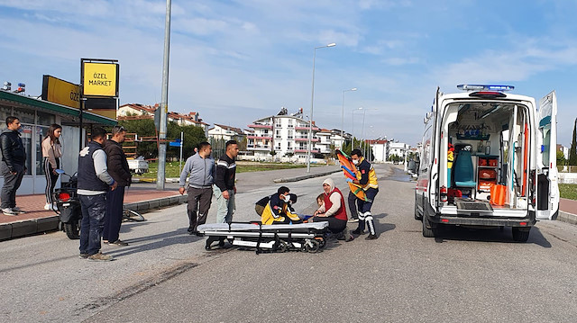 Köpekten kaçarken kamyonun altında kalan Pınar yaralandı.
