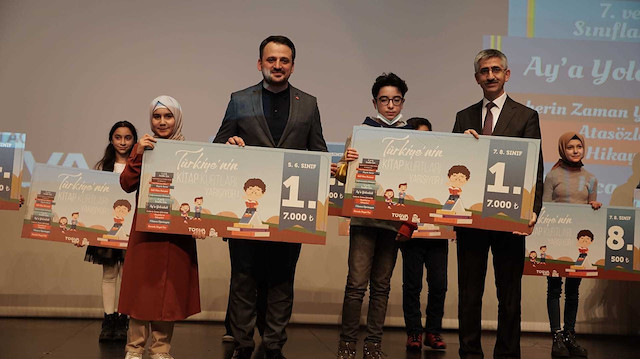 TÜGVA tarafından düzenlenen yarışmada derece yapan öğrenciler ödüllerini aldı.