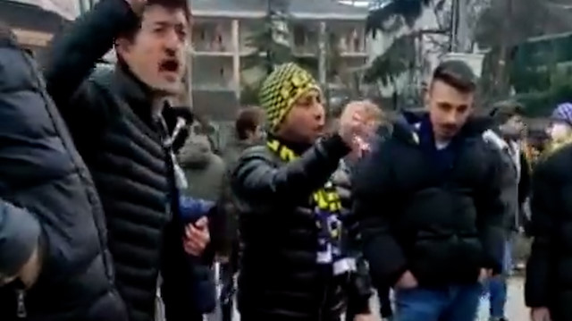 Fenerbahçeli taraftarlar toplanıp Uğurcan'a küfür etti