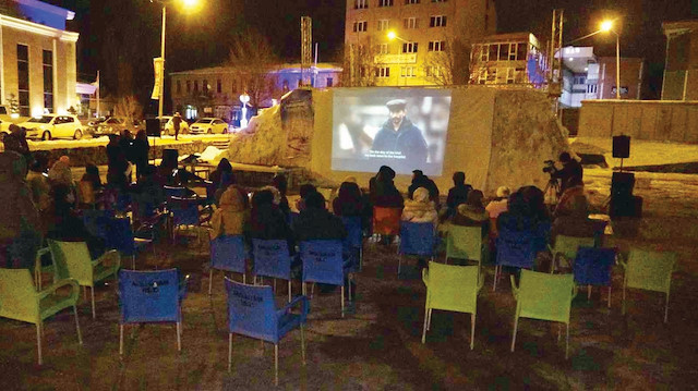 Festivalde gösterilen tüm filmler, ilkine özel sadece o bölgede çekilenlerden oluştu.