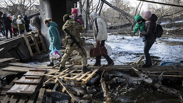 Ukrayna'daki sivillerin güvenli bölgelere tahliyesi devam ediyor.