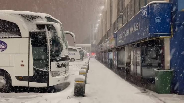 İstanbul'da otogarlardan çıkışlar durduruldu.