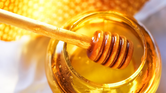 Karadeniz bölgesinde yüksek kesimlerde üretimi yapılan deli balı fazla tüketimde insan bedeninde olumsuz etki yaratabiliyor.