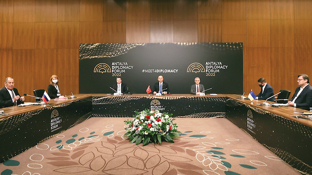 Lavrov, Kuleba ve Çavuşoğlu’nun katıldığı toplantı 1,5 saat sürdü.
