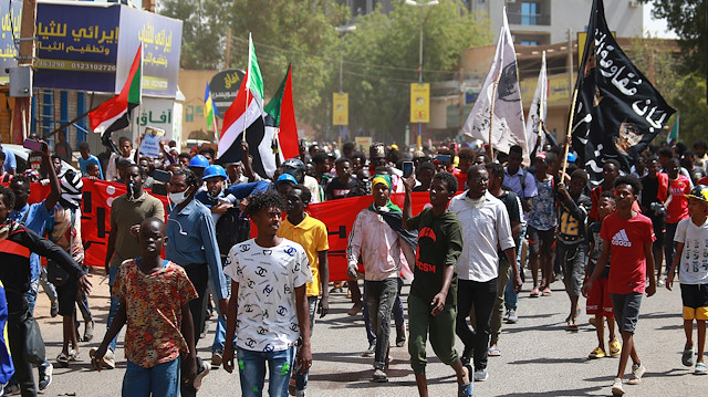 Sudan'da sivil yönetim ve siyasi tutukluların salınması talebiyle gösteriler düzenlendi