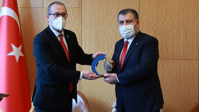 DSÖ'den Türkiye'ye salgınla mücadeledeki başarısından dolayı ödül