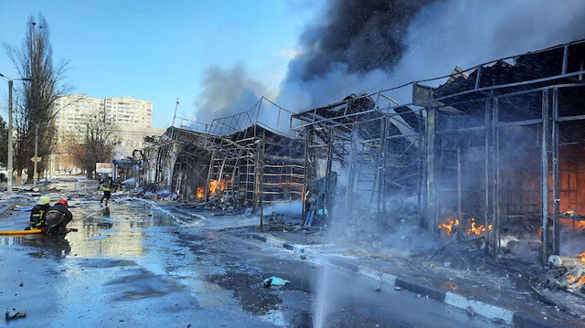 Harkiv'de pazar yerine bombalı saldırı. 