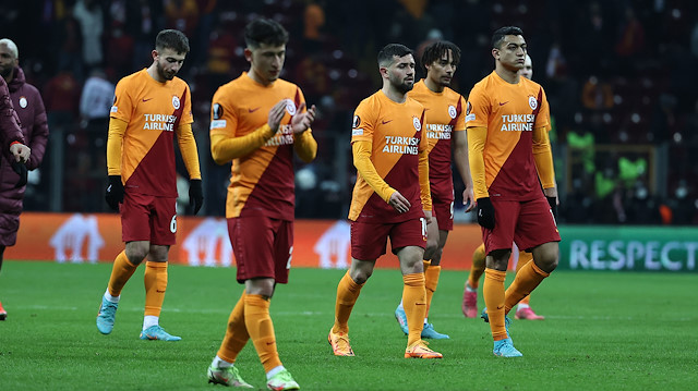 Galatasaraylı futbolcuların Barcelona maçı sonrasında yaşadığı üzüntü
