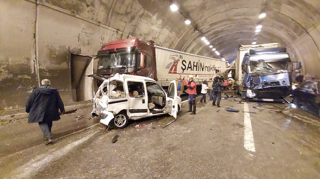 Bolu Dağı Tüneli'nde zincirleme kaza: İstanbul istikametine ulaşım kapandı
