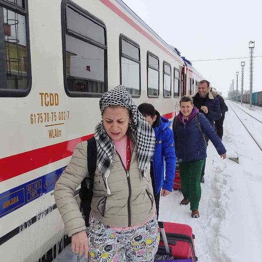 Doğu Ekspresi'ne çığ engeli: Yolcular karayolu ile Kars’a götürüldü
