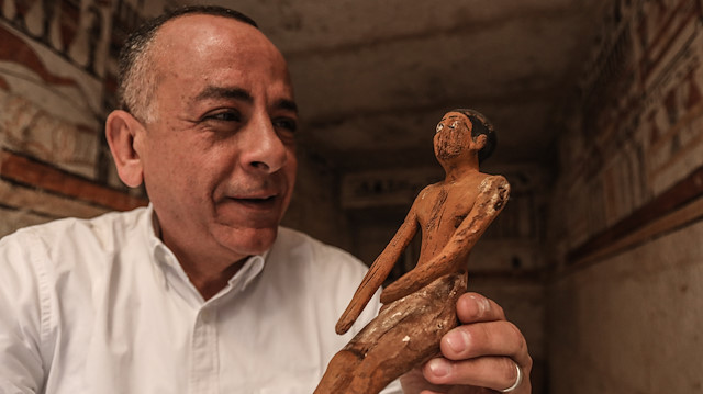 Bakanlığa bağlı Tarihi Eserler Yüksek Konseyi Genel Sekreteri Mustafa Veziri Mısır resmi haber ajansına (MENA) keşfedilen mezarlara ilişkin açıklama yaptı.<br><br>