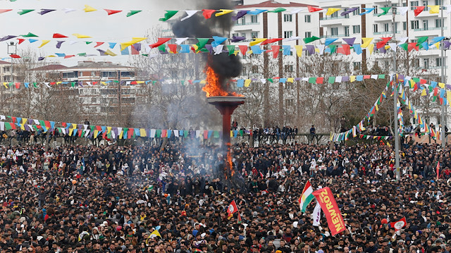 Diyarbakır'da HDP öncülüğünde düzenlenen nevruz etkinliği