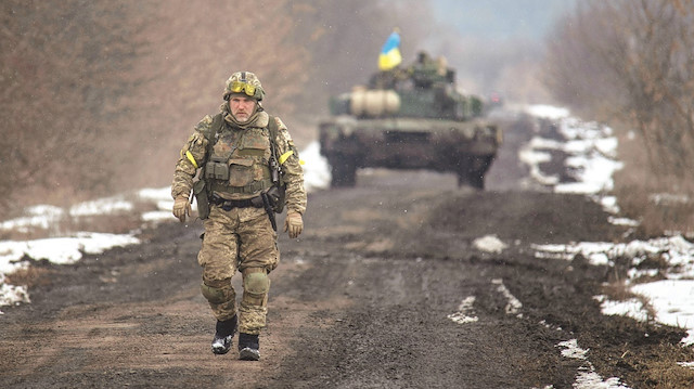 Ukrayna, başkent Kiev’i tehdit eden Rusya’yı sürpriz bir karşı saldırıyla geriletirken, bazı kasabaları da yeniden ele geçirdi.