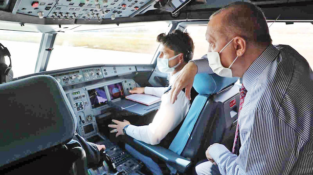Erdoğan Tokat Havalimanı'na uçağın kokpitinde indi.