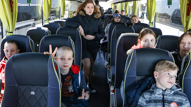 Ukrayna'dan tahliye edilen yetim çocuklar Antalya'ya geldi. 