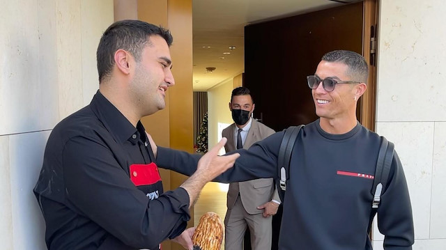 CZN Burak duyurdu: Ronaldo ile ortak restoran açacağız