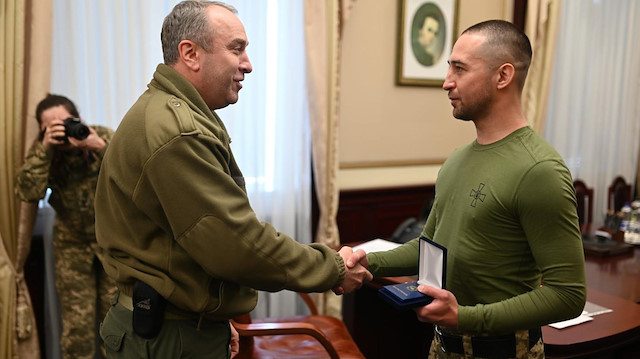 Roman Gribov'a madalya verildi.