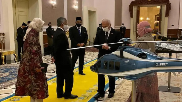 Malezya Kralı Türk savunma şirketlerinin stantlarını ziyaret etti.