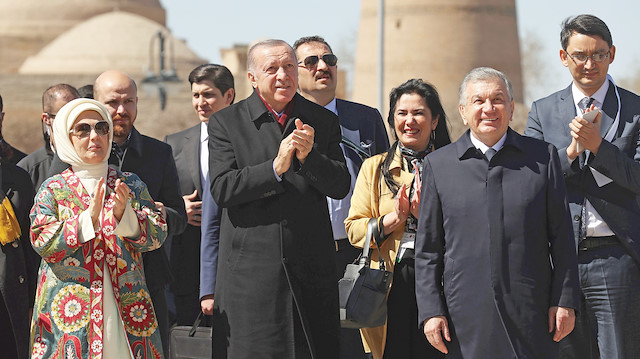 Yoğun ilgiyle karşılanan Erdoğan ve Türk heyetinin ziyaretinden duyulan memnuniyet sokaklara yansıdı. 
