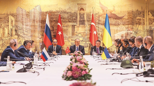 Cumhurbaşkanlığı Sözcüsü İbrahim Kalın ve Dışişleri Bakanı Mevlüt Çavuşoğlu, Rusya ve Ukrayna müzakere heyetleriyle bir araya geldi.