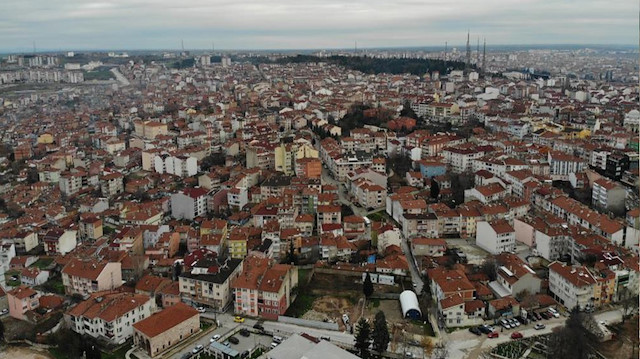 Afet riski alanlarında 150 metreye kadar yüzde 1, aşan kısmında yüzde 18 KDV tahakkuku yapılacak. Arsa ve arazinin KDV oranını yüzde 8’e indirilecek.