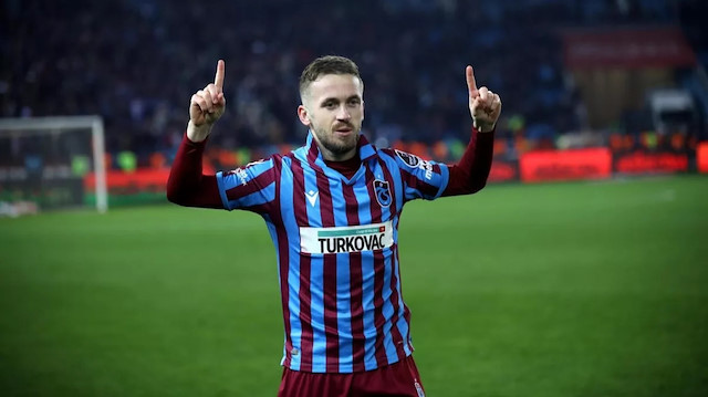 Trabzonspor formasıyla çıktığı 11 maçta 6 gol atarken 3 de asist yaptı. 