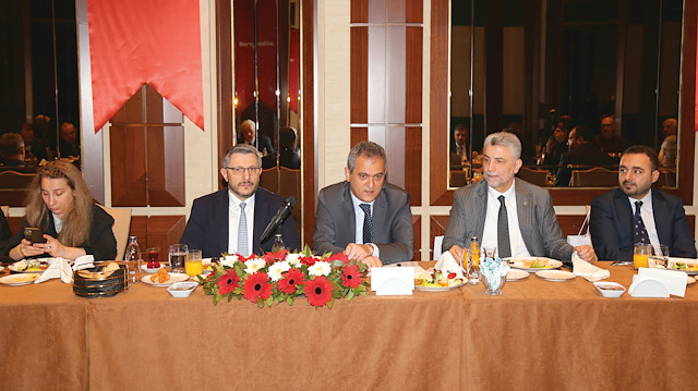 Milli Eğitim Bakanı Mahmut Özer, Albayrak CEO’su Ömer Bolat, Yeni Şafak Genel Yayın Yönetmeni Hüseyin Likoğlu, Yeni Şafak yöneticileri ve yazarlarının sorularını cevapladı. 