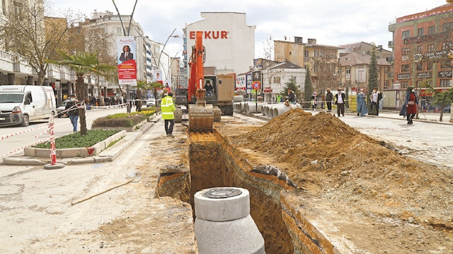 Elazığ Belediyesi, kentteki altyapı çalışmalarına ara vermeden devam ediyor.