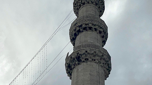 Süleymaniye Camii’nin şerefesinden parça koptu​