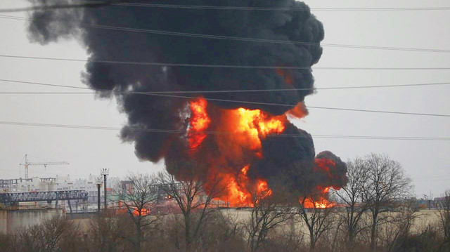 Ukrayna ordusuna saldırı helikopterleri Rusya'nın Belgorod şehrindeki petrol rafinerisine saldıldı.