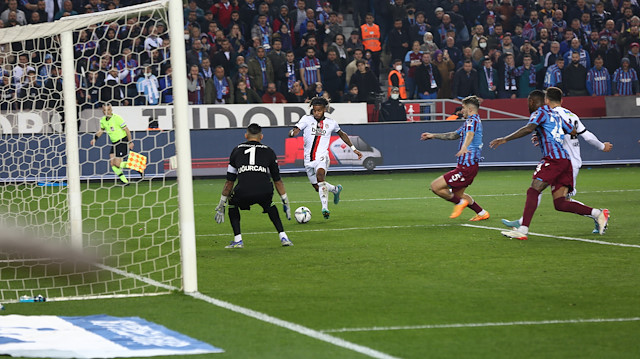 Beşiktaş'ın derbideki golünü Rosier attı.